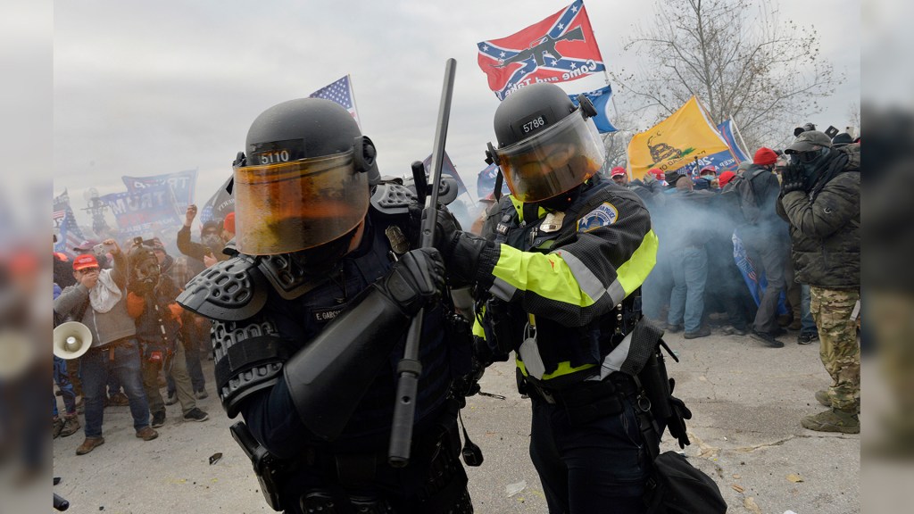 trump-insurrection-clash-with-police-officers